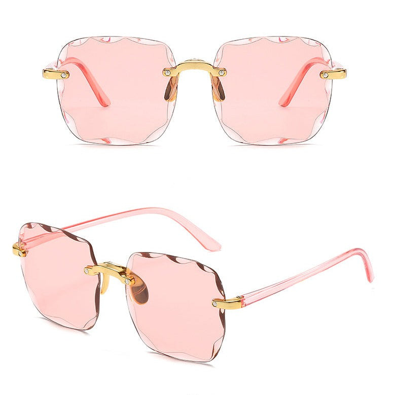 Lunettes de soleil femmes tendance à monture brillante