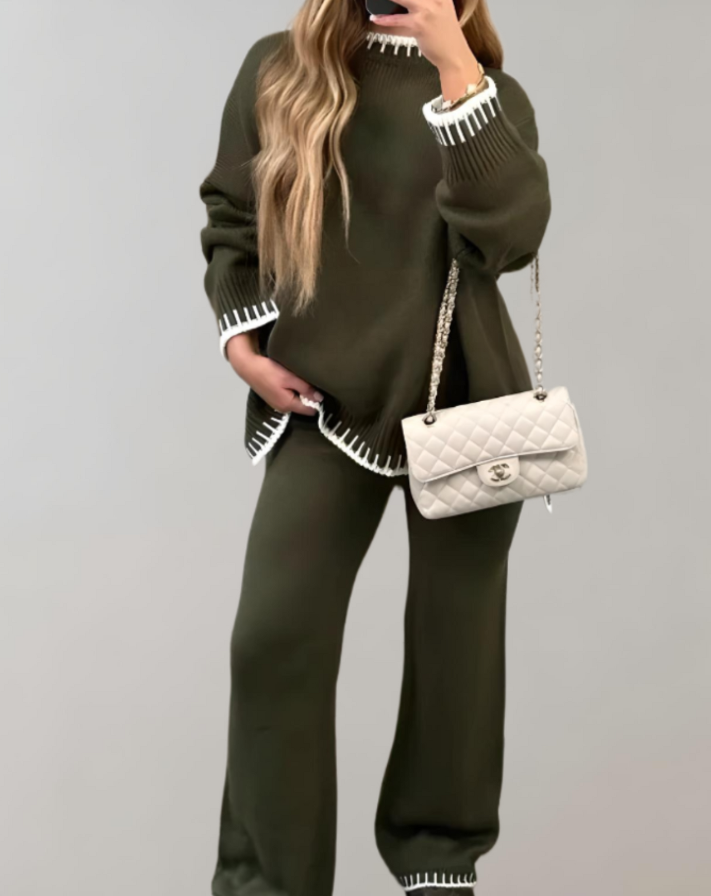 Robe Femme Cachemire Grise avec Sac à Main Brodé Blanc