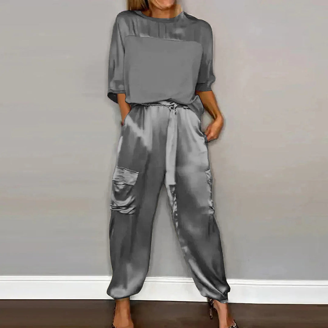 Sophia – Ensemble 2 pièces chic avec chemisier détendu et pantalon confortable