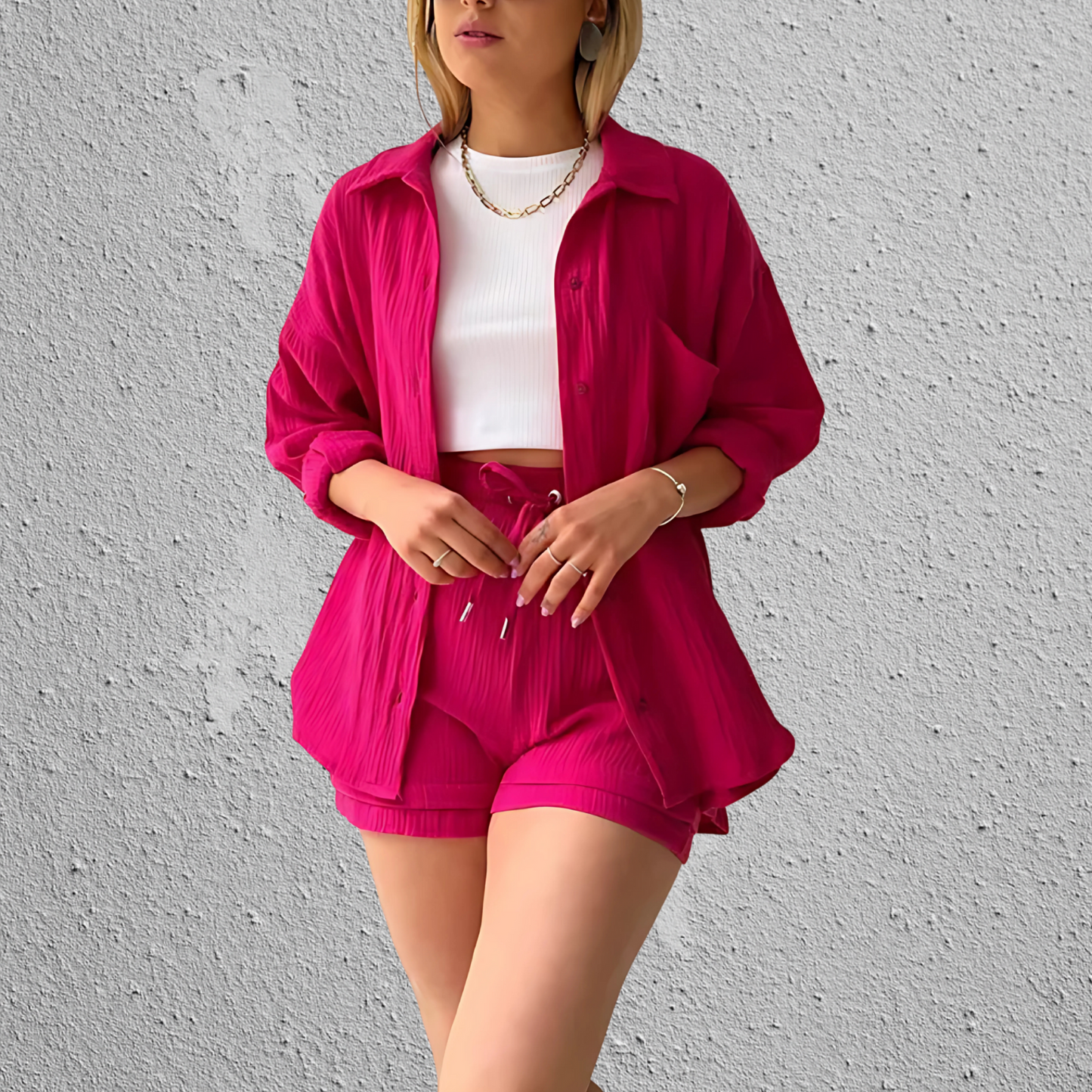 Tenue Décontractée Femme : Chemise Manches Longues et Short Court