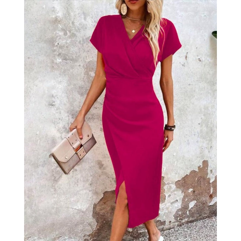 Robe femme élégante avec décolleté profond et manches courtes
