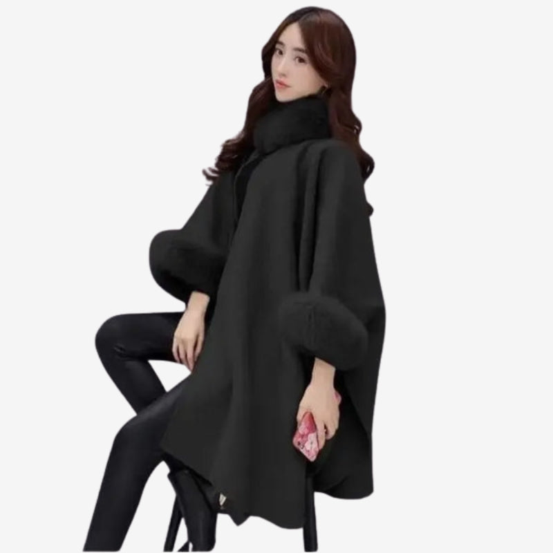 Veste capeline à manches larges avec col en fausse fourrure