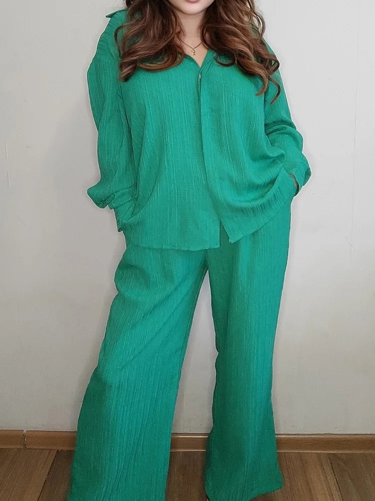 Tenue Décontractée Femme : Chemise Comfy et Pantalon Élastique