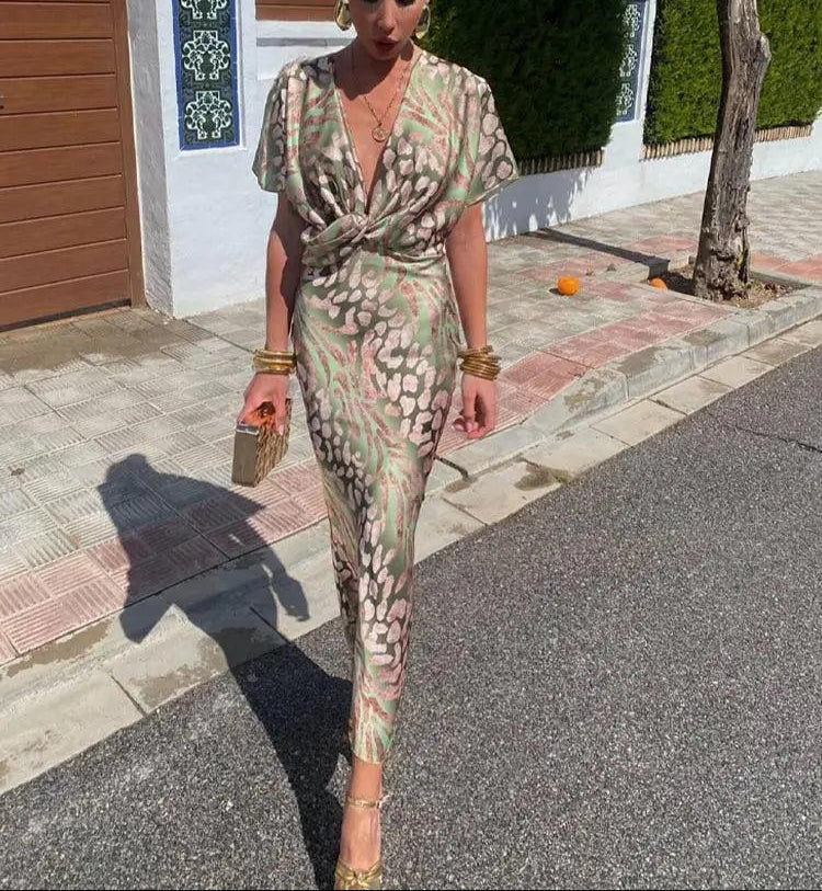 Robe Femme Élégante au Décolleté en V et Détails Raffinés - LuxeStyle