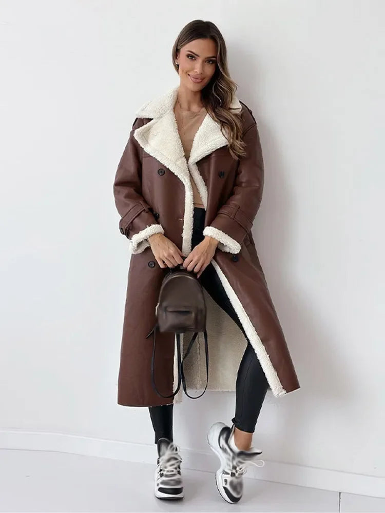 Trench-coat croisé en peau lainée pour femme