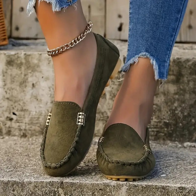 Mocassins femme noir luxe avec broches métalliques
