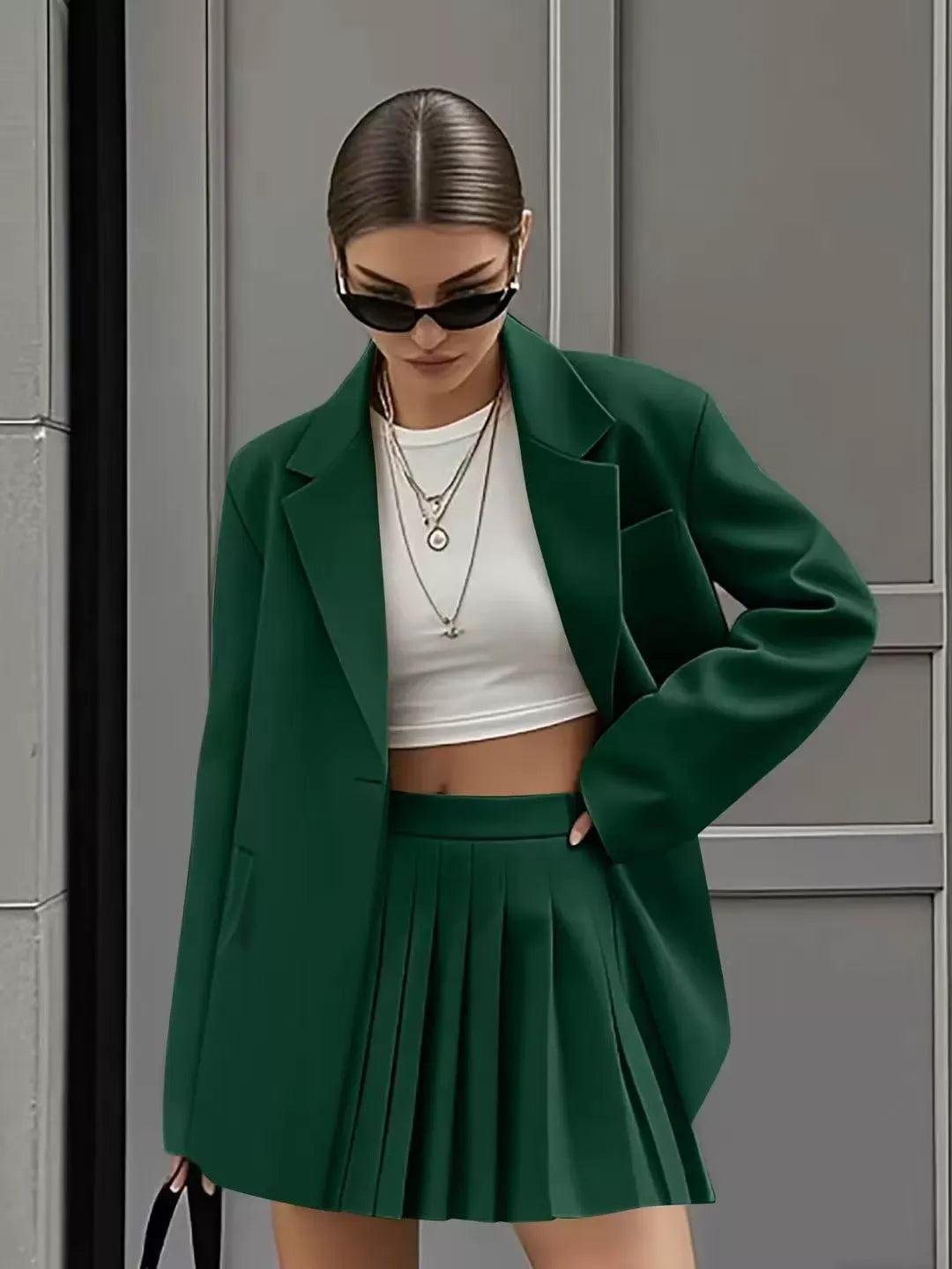 Costume Féminin Élégant avec Jupe Plissée pour Femmes