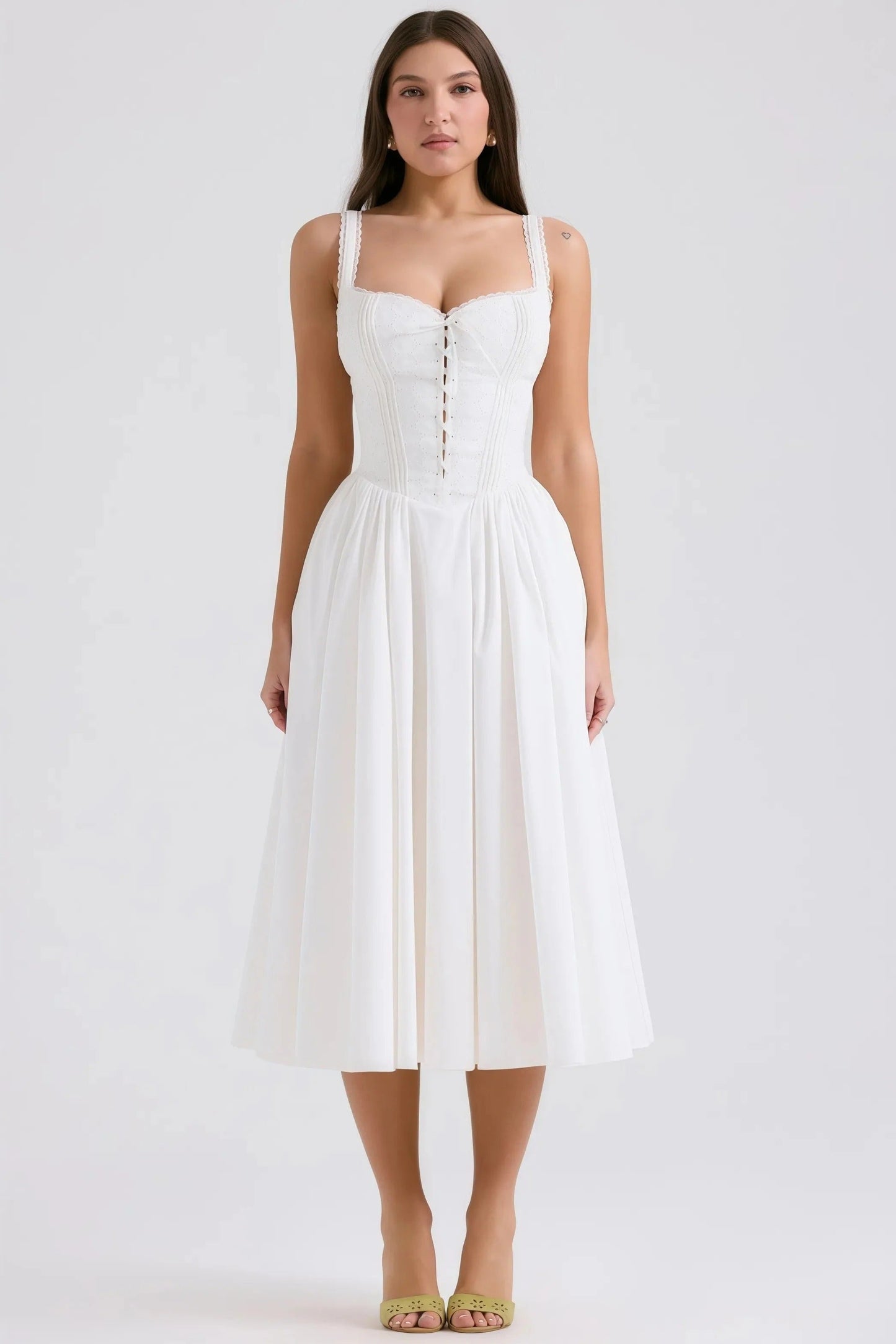 Robe Élégante Blanc Pur pour Femme avec Dentelle et Col Haut - LuxeStyle