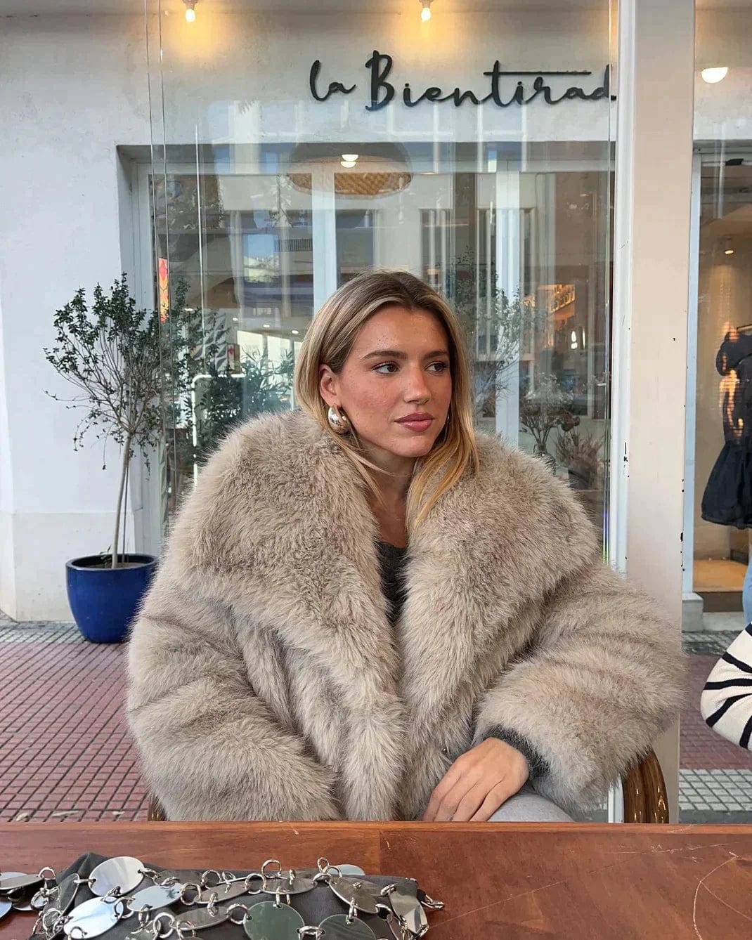 Veste fausse fourrure blanche féminine élégante