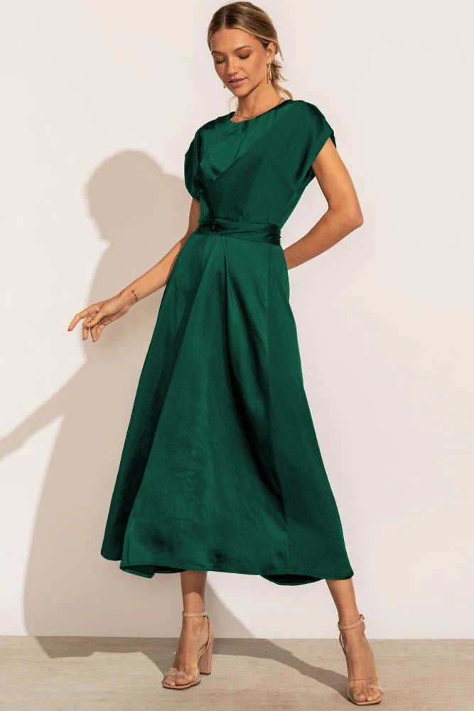 SilkCross™ – Robe Femme Satinée Ceinture Croisée