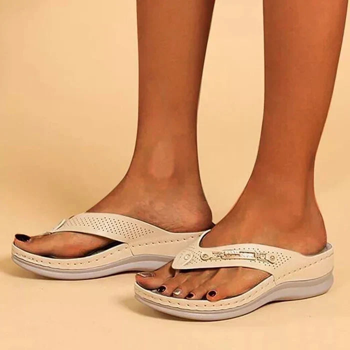 Sandales plates formes blanches femme décolletées