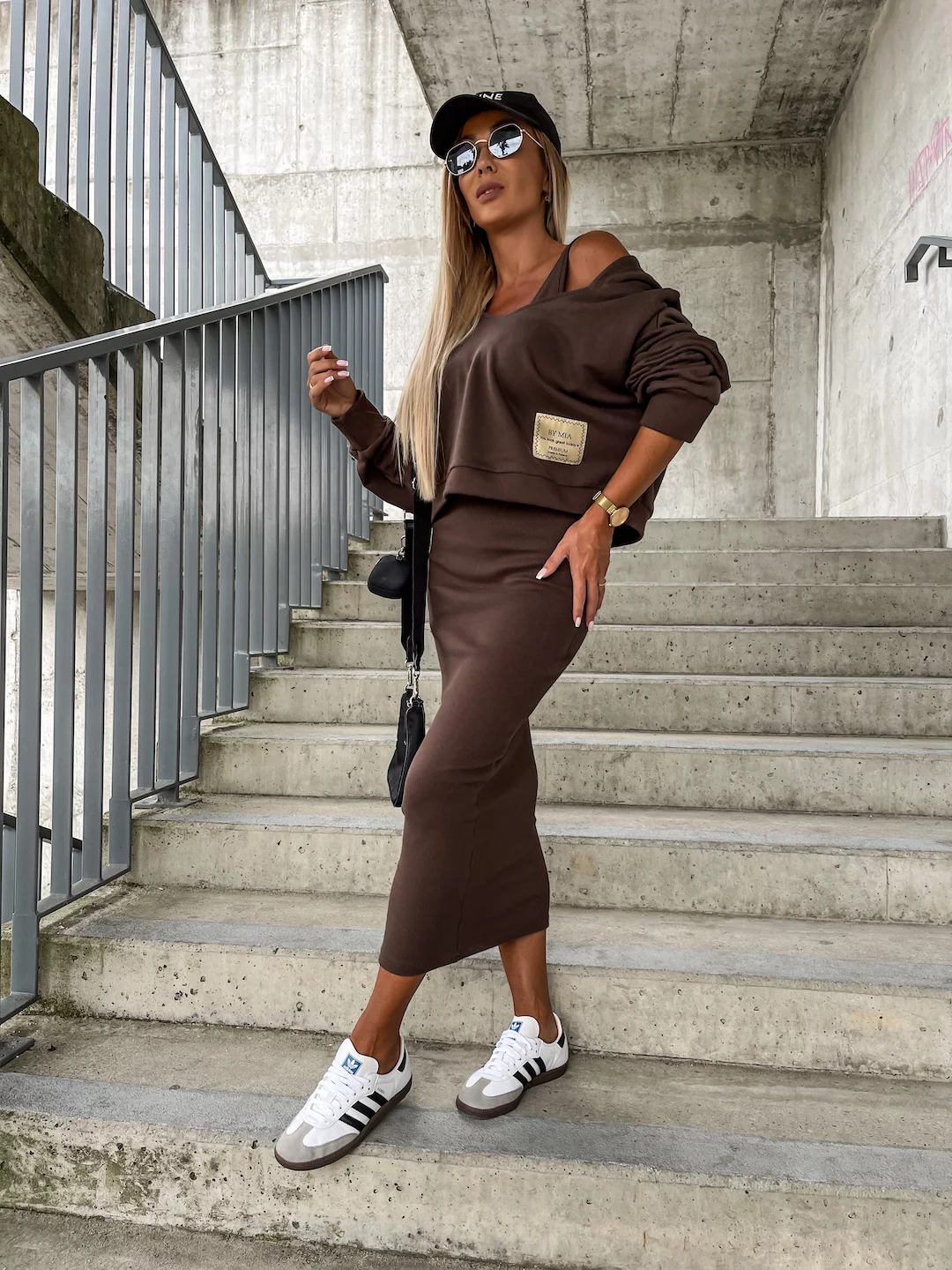 Robe et Pull Tricot Douillet Élégant Femme