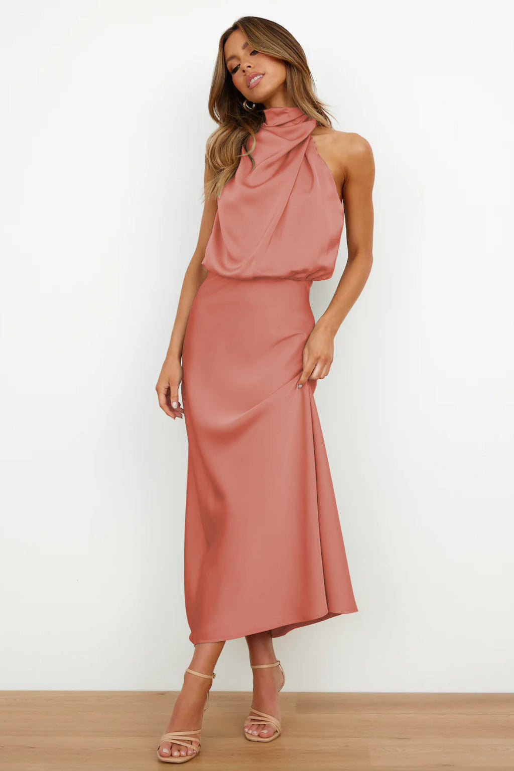 Robe Élégante en Soie Beige pour Femme
