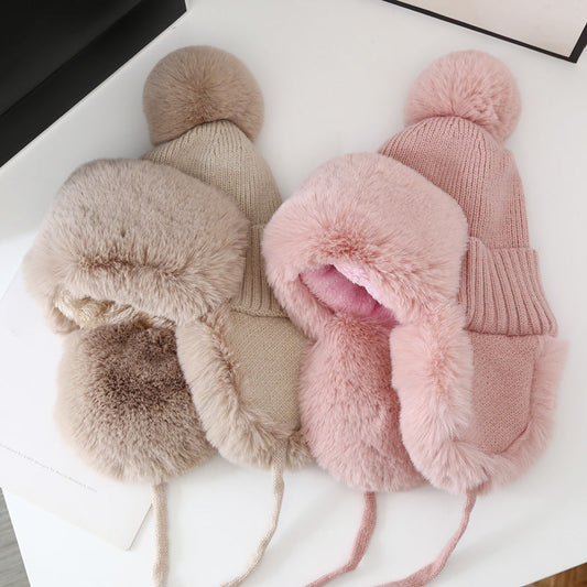 Bonnet Femme Hiver Douillet avec Couvre-Oreilles et Pompon - LuxeStyle