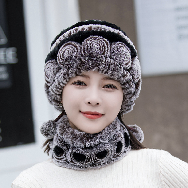 Bonnet Femme Hiver avec Bord Fourrure Doux