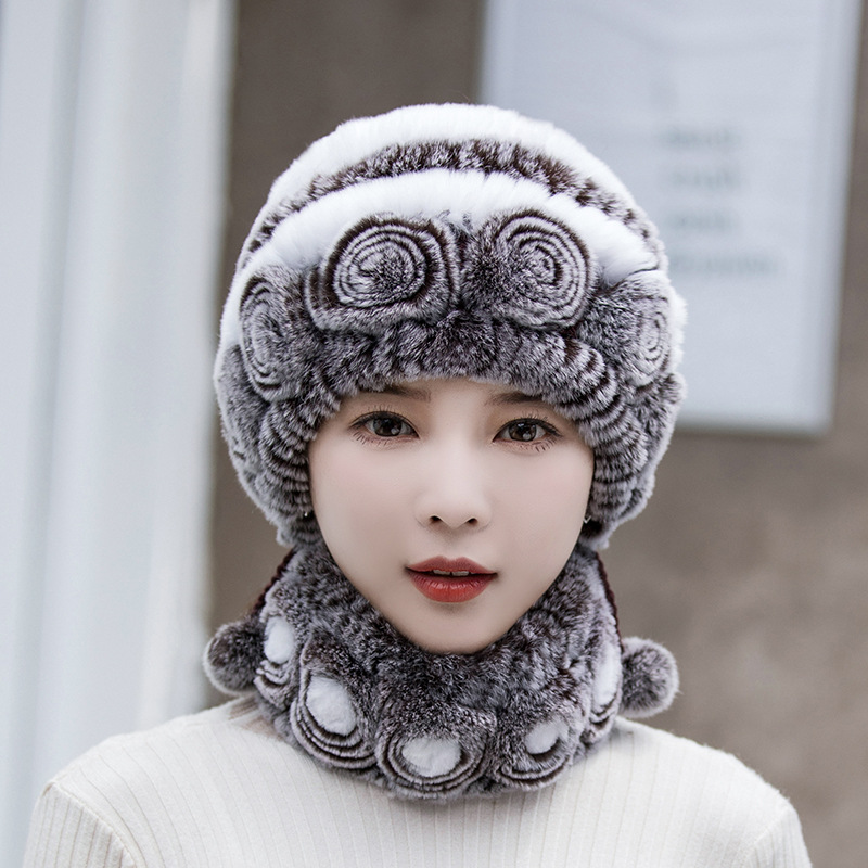 Bonnet Femme Hiver avec Bord Fourrure Doux