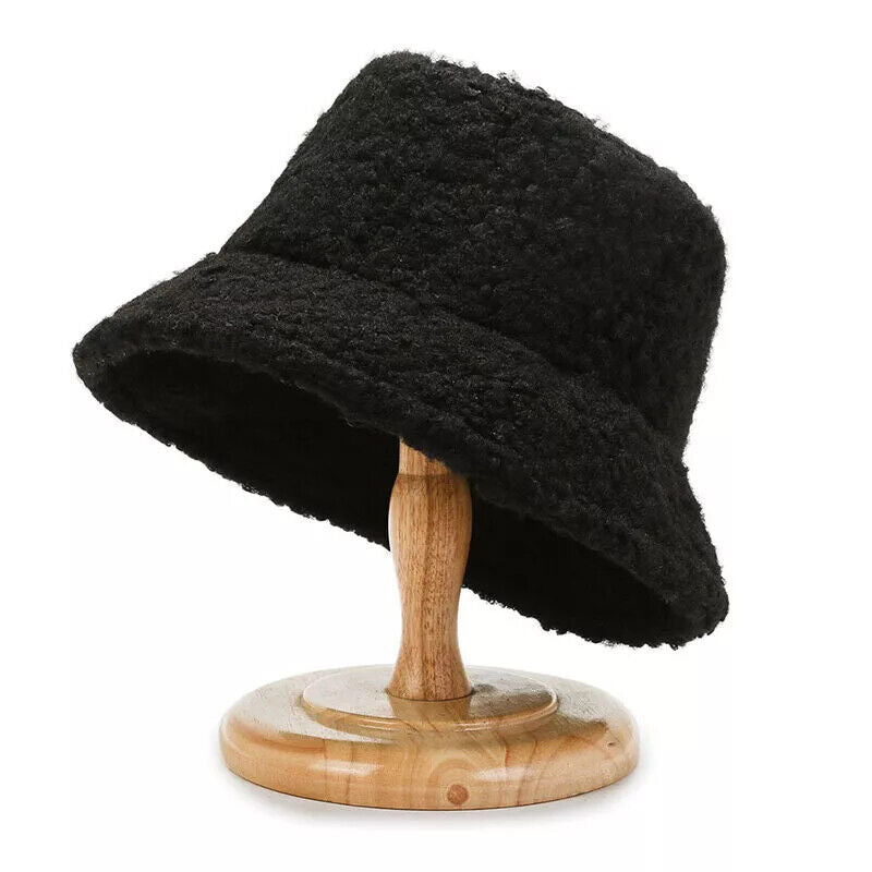 Chapeau Femme Hiver au Crochet avec Pompon - LuxeStyle