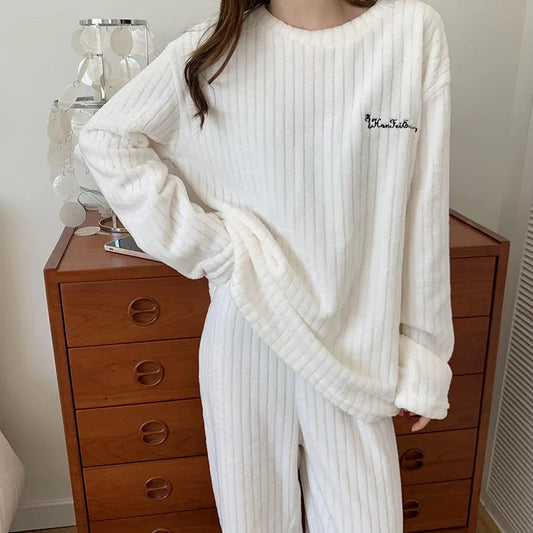Pyjama Femme Hiver Confort avec Manches Longues - LuxeStyle