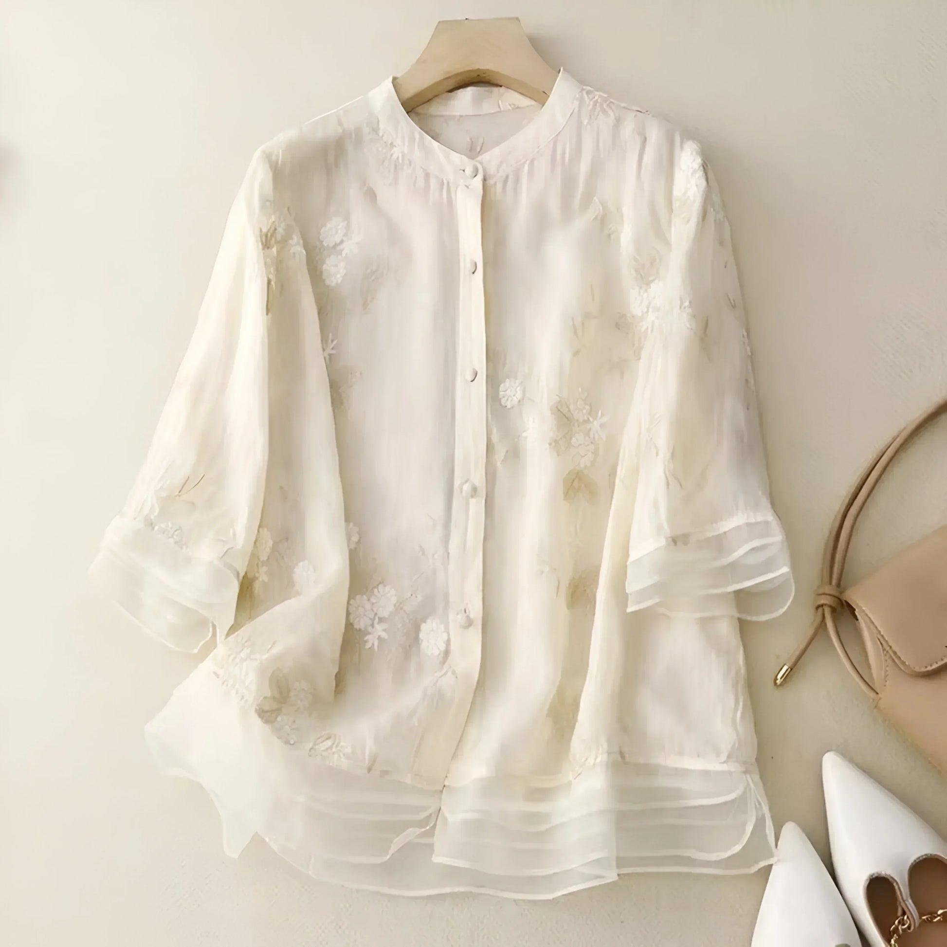 Blouse Féminine Fleurs Délicates en Soie Légère - LuxeStyle