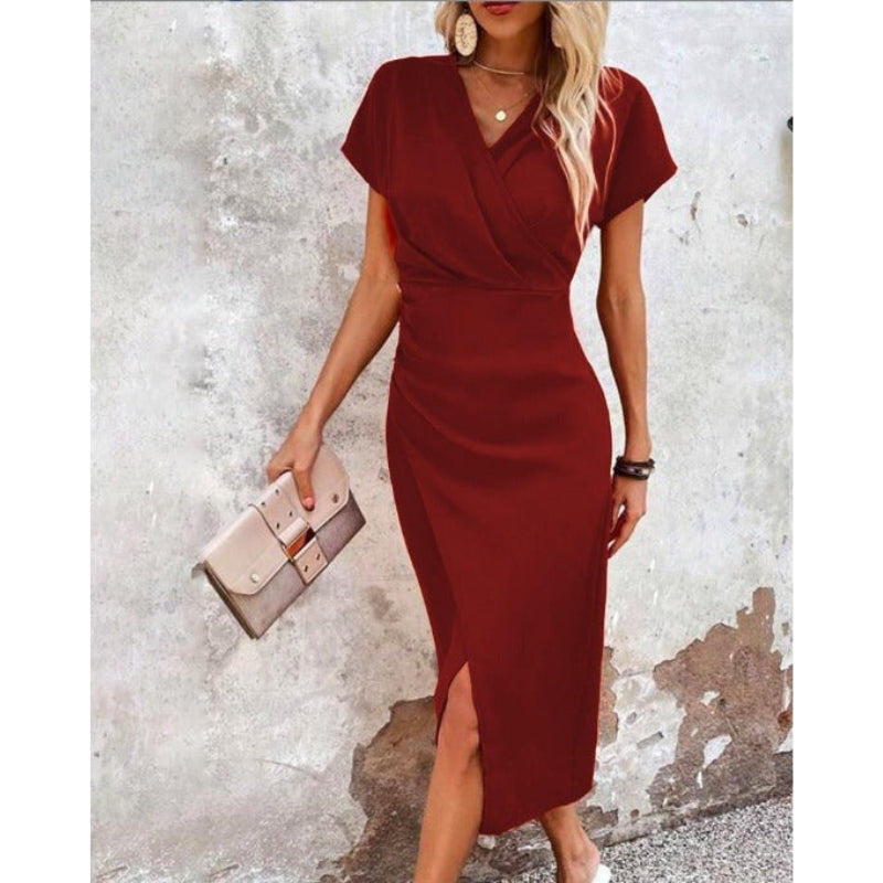 Robe femme élégante avec décolleté profond et manches courtes