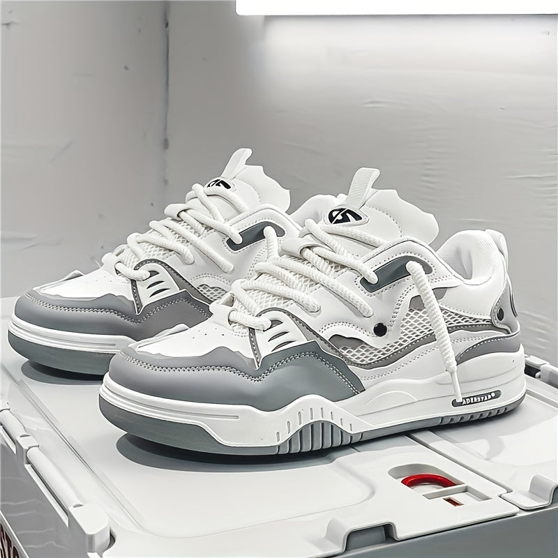 Baskets Sport Noires et Blanches Lacets Solides