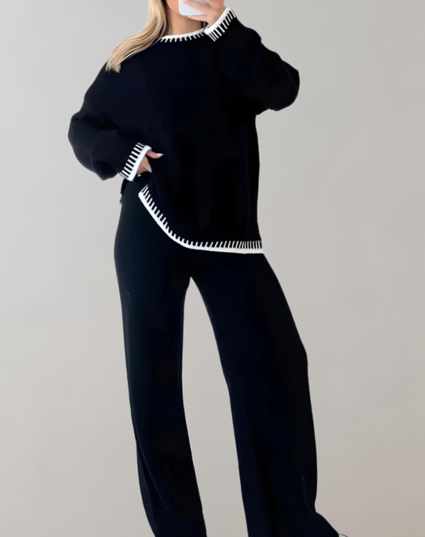 Robe Femme Cachemire Grise avec Sac à Main Brodé Blanc