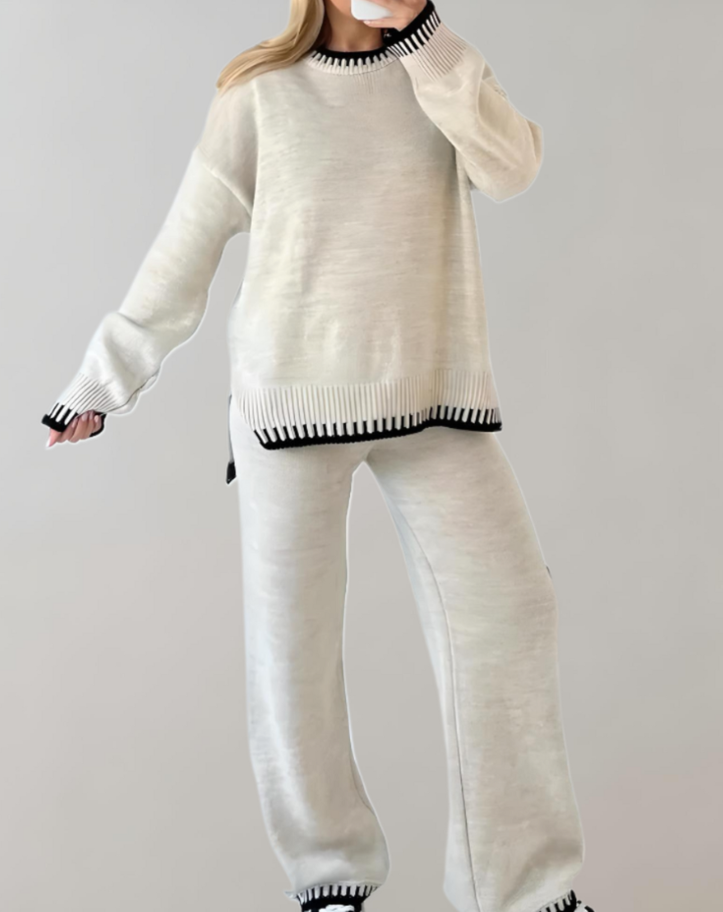 Robe Femme Cachemire Grise avec Sac à Main Brodé Blanc