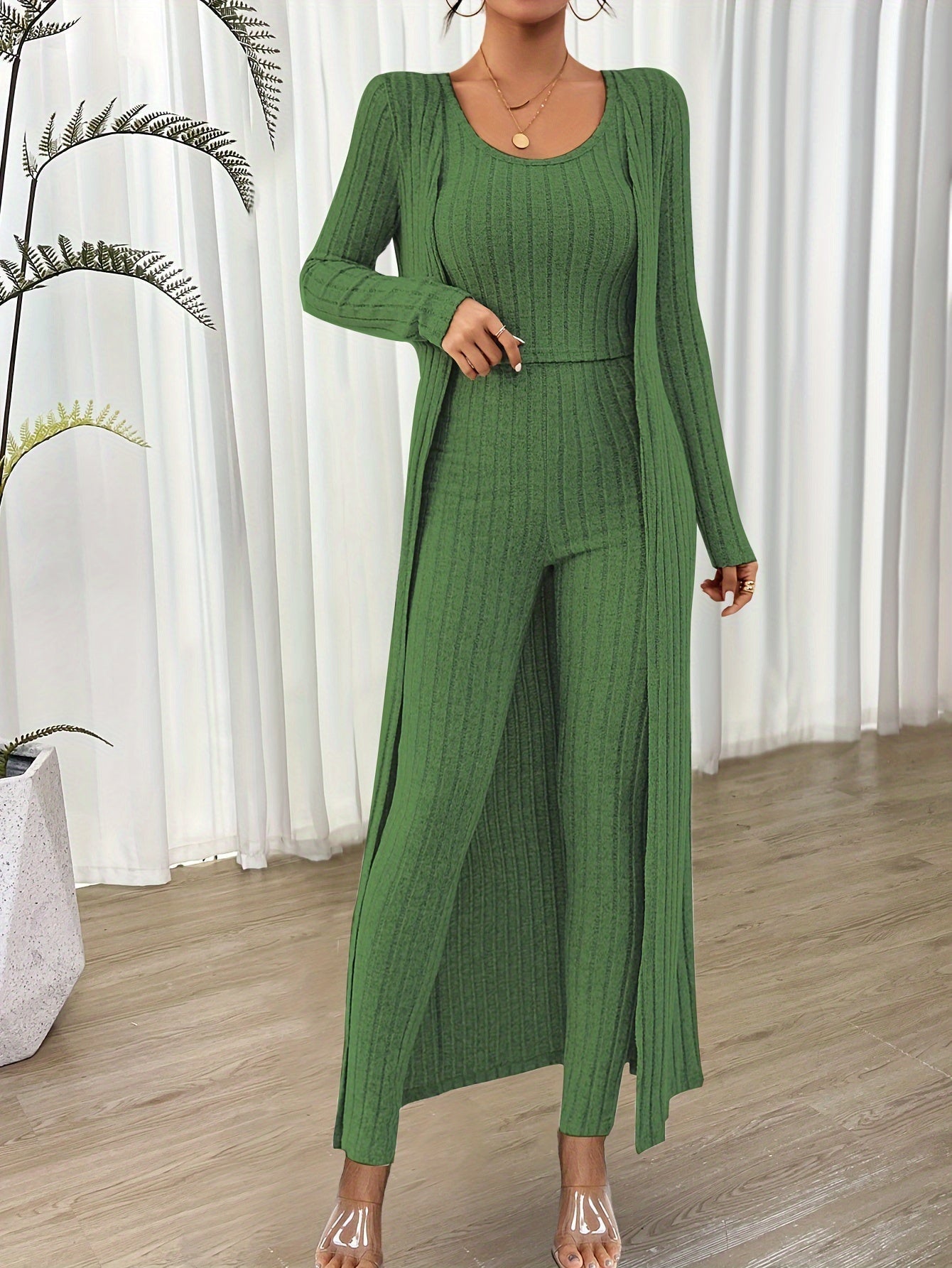 Ensemble Décontracté Trois Pièces pour Femme avec Cardigan Douillet pour Détente