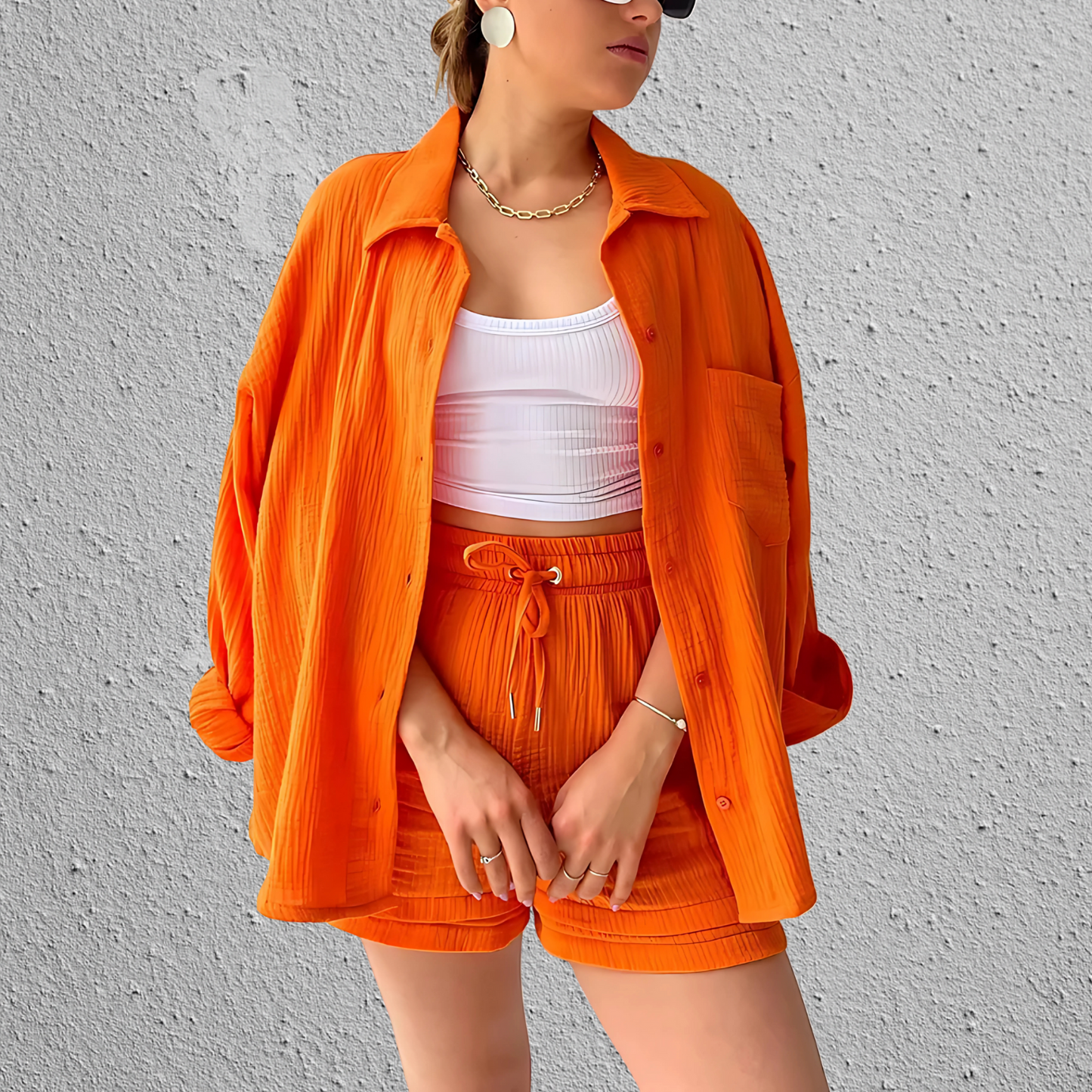 Tenue Décontractée Femme : Chemise Manches Longues et Short Court