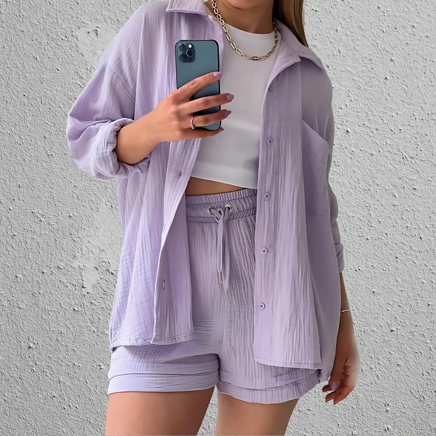 Tenue Décontractée Femme : Chemise Manches Longues et Short Court