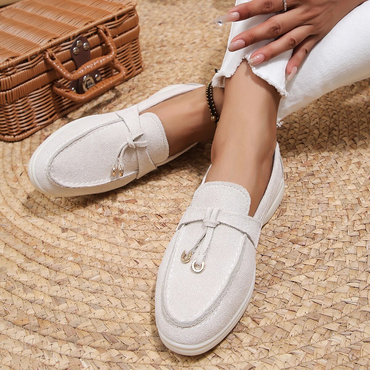 Mocassins Femme Blancs Brodés Élégants - LuxeStyle