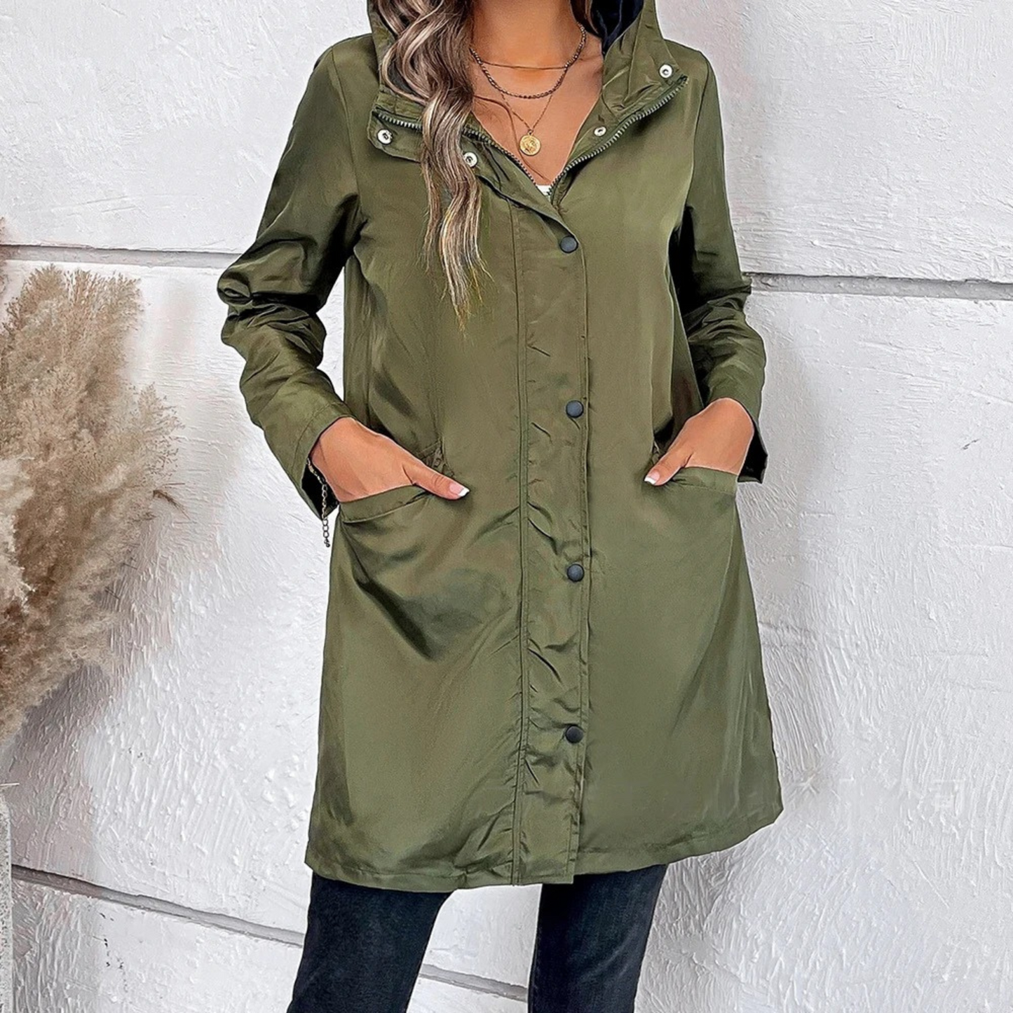 Veste Étanche Féminine Légère avec Capuche - LuxeStyle