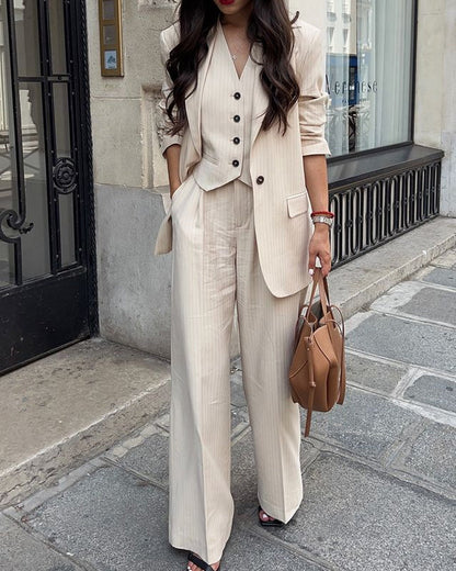 Costume Féminin Élégant avec Veste Tailleur et Gilet pour Femme