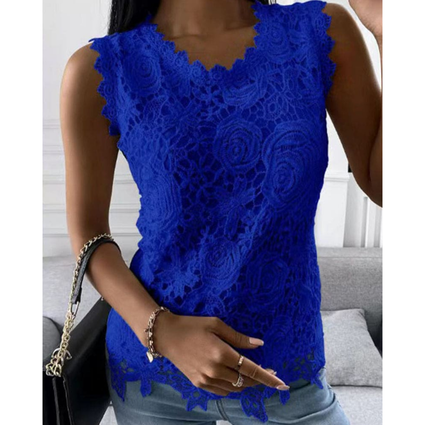 Blouse Féminine Élégante | Dentelle Raffinée et Décolleté Profond