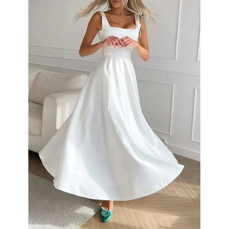 Robe de soirée élégante noire décolletée pour femme