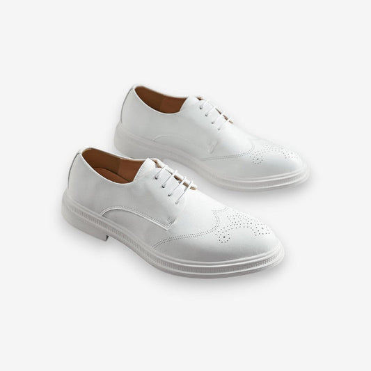 Chaussures décontractées à bout pointu avec semelle robuste et lacets ajustables - LuxeStyle