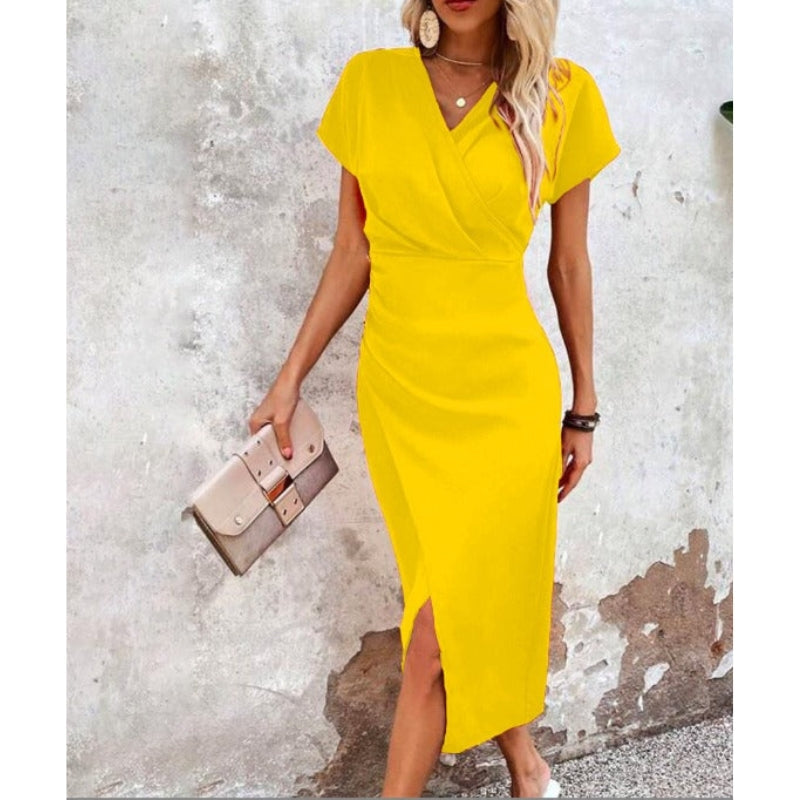 Robe femme élégante avec décolleté profond et manches courtes