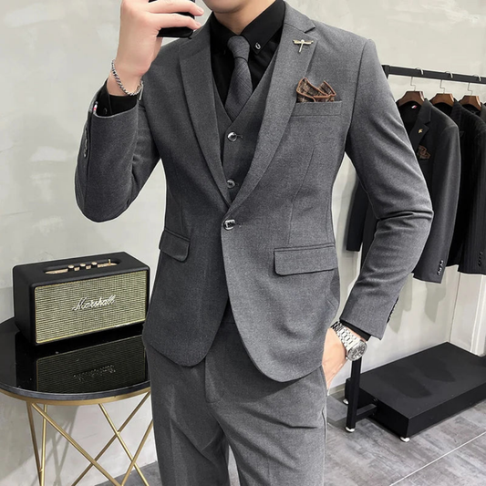 Costume Homme Élégant Noir Trois Pièces avec Gilet et Nœud Papillon - LuxeStyle