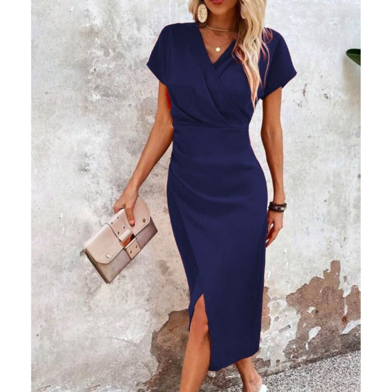 Robe femme élégante avec décolleté profond et manches courtes