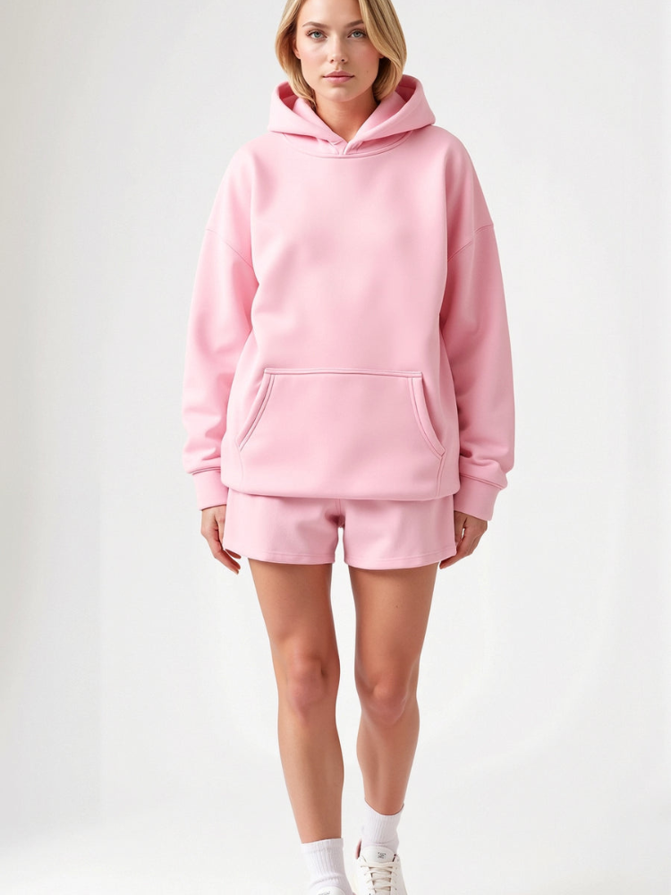 Sweat à capuche confortable avec poches et short ajustable