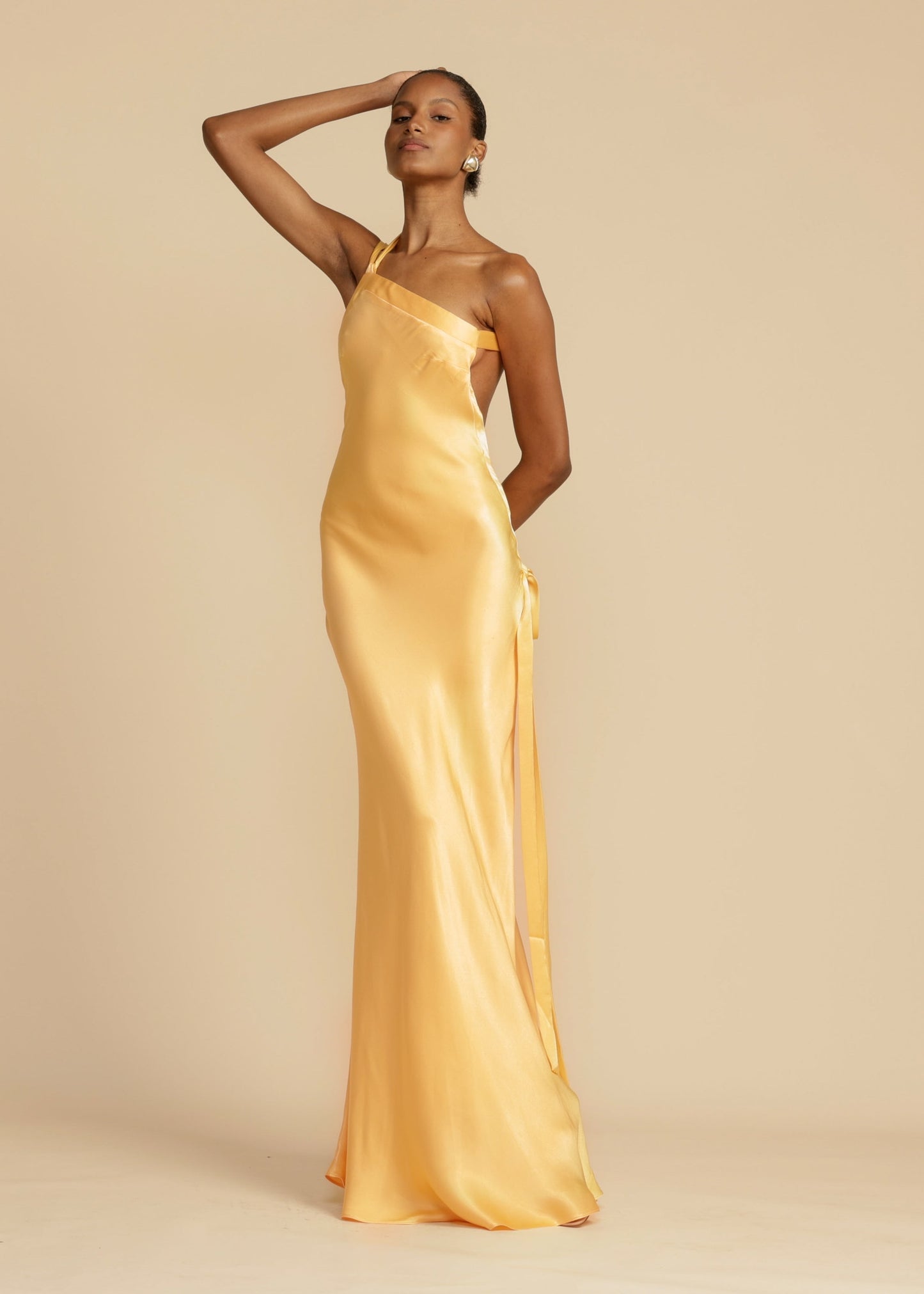 Robe de Soirée Élégante Femme - Soie Lisse Dos Nu et Col Asymétrique - LuxeStyle