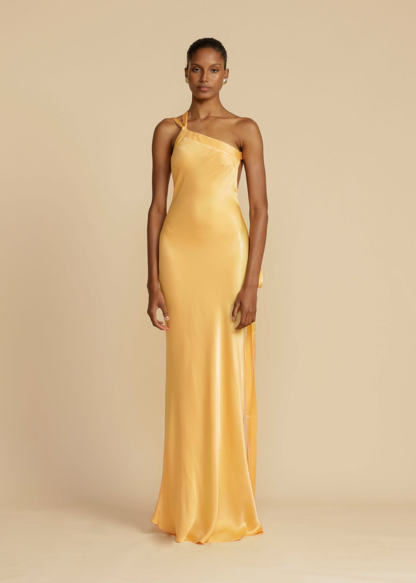 Robe de Soirée Élégante Femme - Soie Lisse Dos Nu et Col Asymétrique