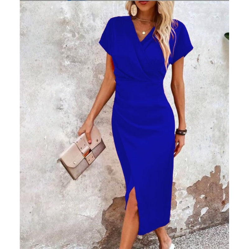 Robe femme élégante avec décolleté profond et manches courtes