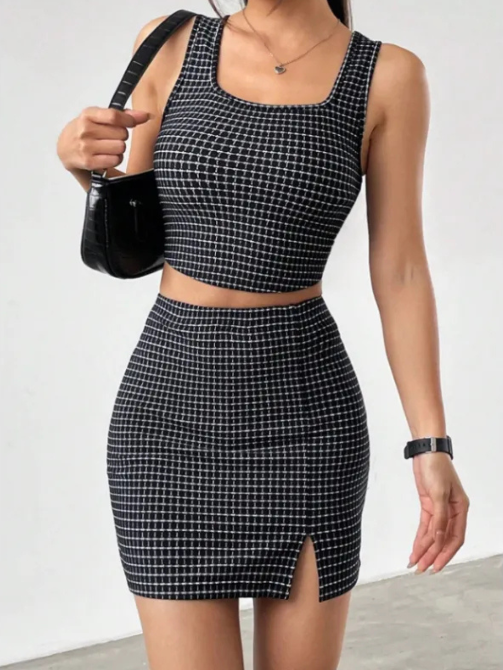 Costume Femme Élégant - Tailleur à Carreaux et Jupe Droite au Style Classique
