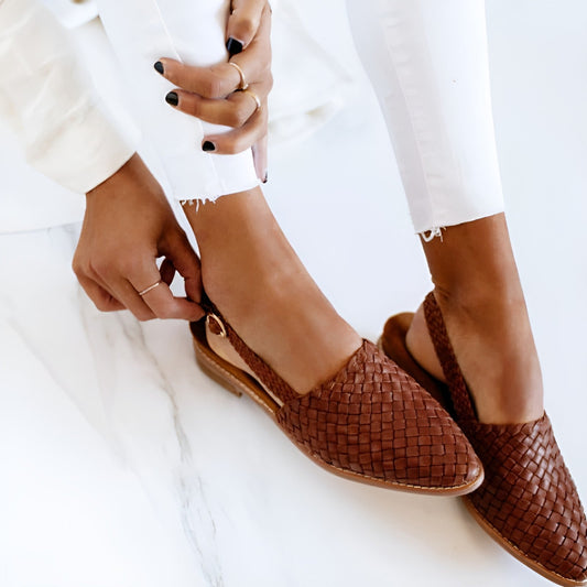 Chaussures Femme Élégantes - Tressage Raffiné, Bout Pointu & Fermeture Réglable - LuxeStyle