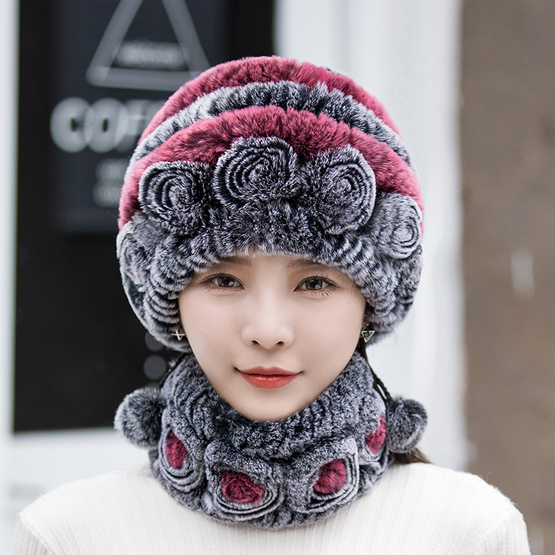 Bonnet Femme Hiver avec Bord Fourrure Doux