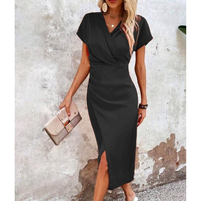 Robe femme élégante avec décolleté profond et manches courtes