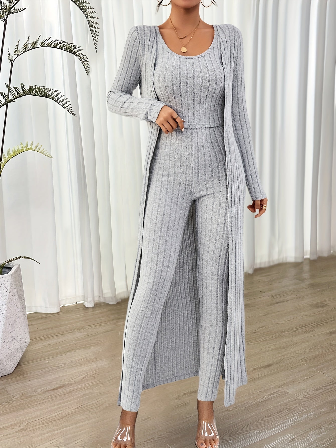 Ensemble Décontracté Trois Pièces pour Femme avec Cardigan Douillet pour Détente