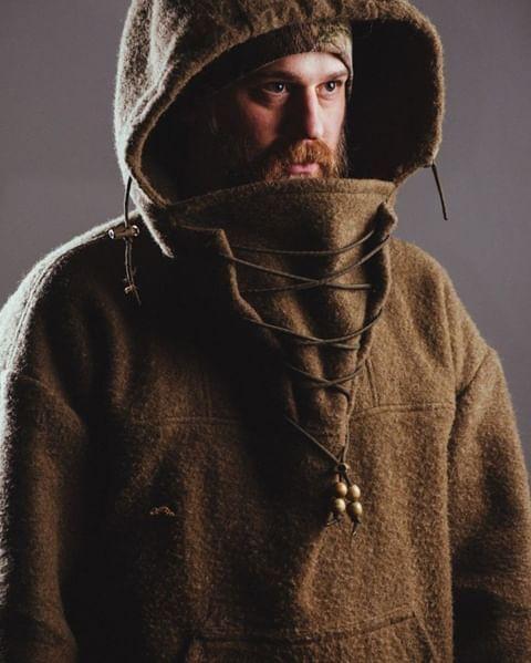 Veste Hiver Élégante avec Capuche et Poche Avant - LuxeStyle