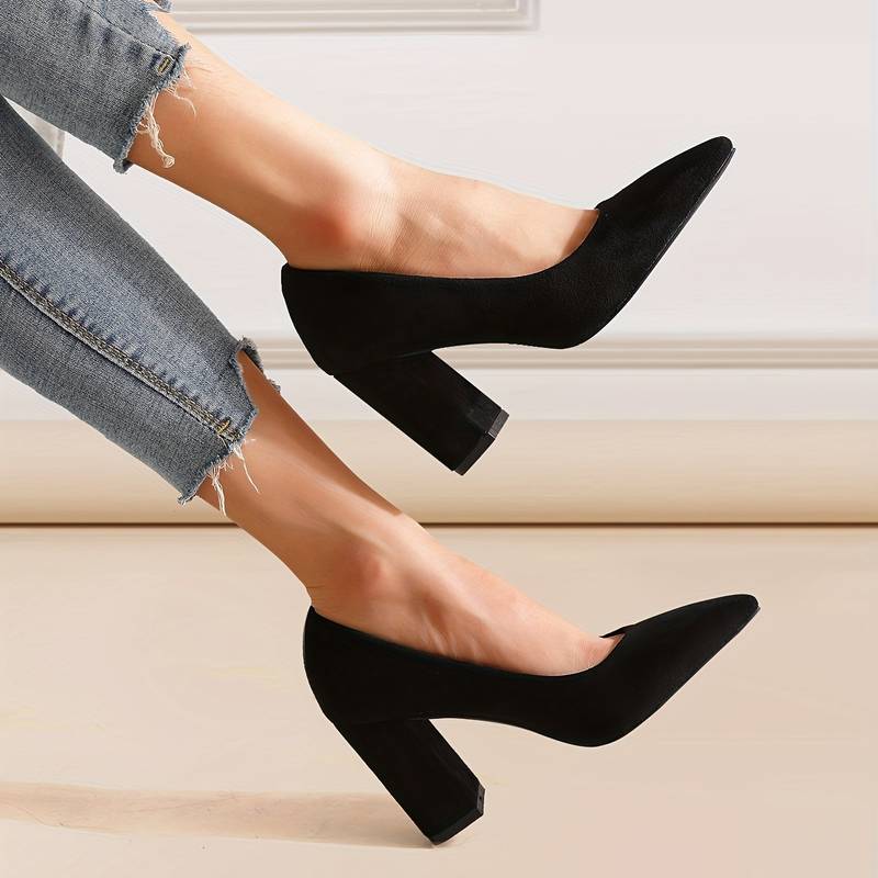 Chaussures femme élégantes en cuir noir à talons élevés